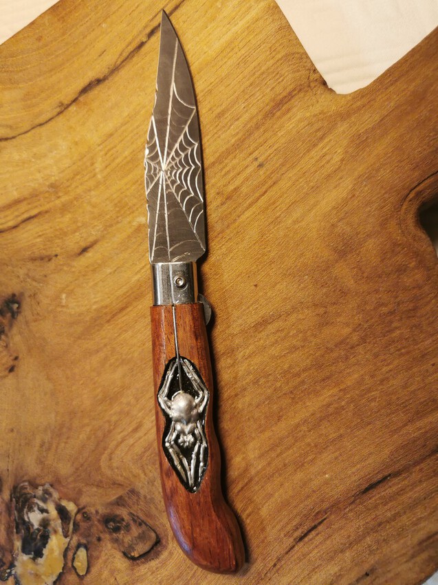 Couteau personnalis&eacute; ARAIGNEE ET SA TOILE